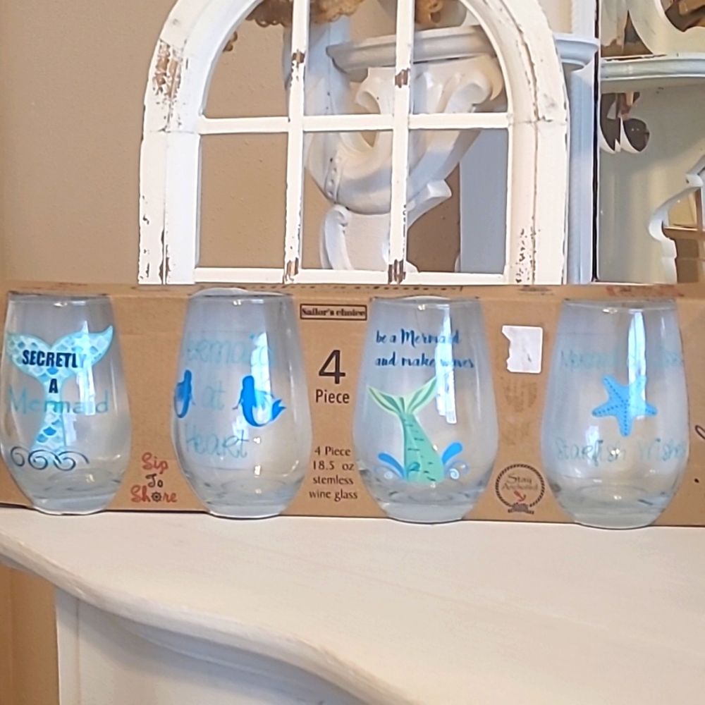 CIRCLEWARE BEACH THEMED 4 PIECE 18.5 OZ STEMLESS WINE GLASSES.